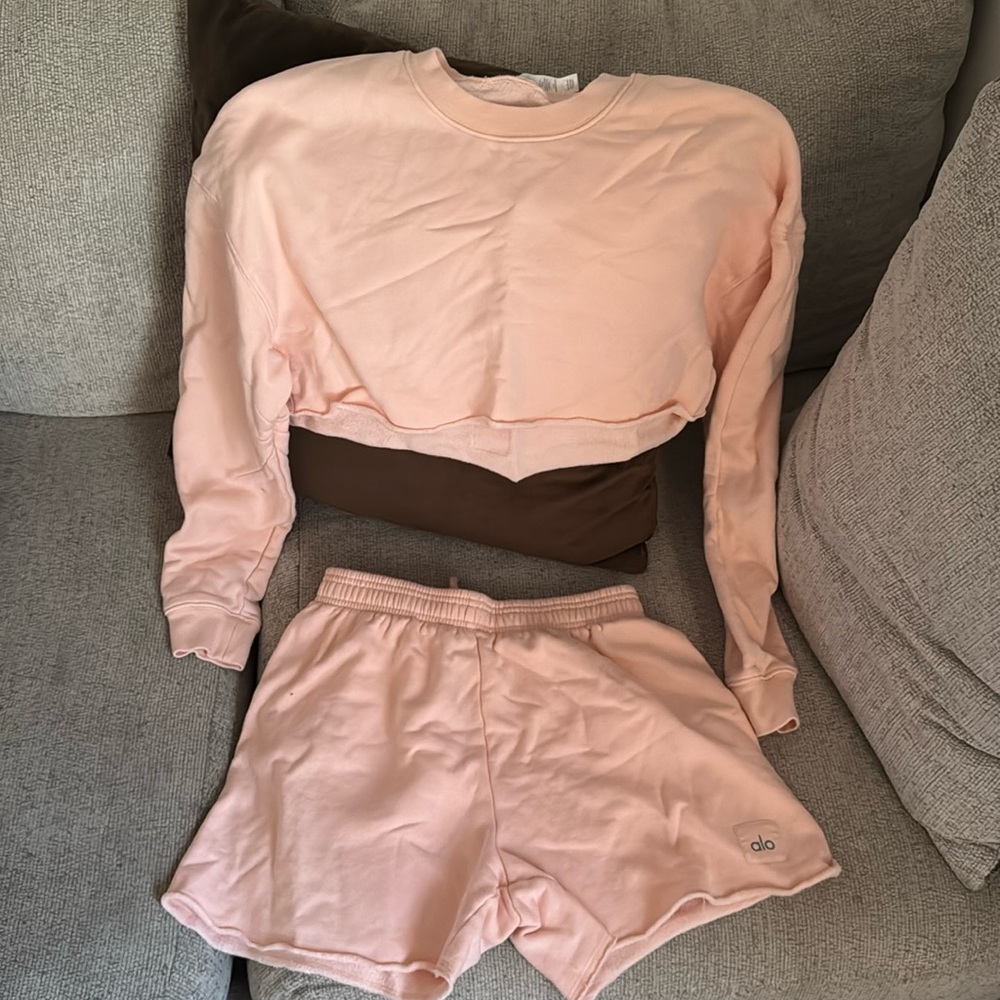 Alo yoga extreme cropped crewneck and gym shorts